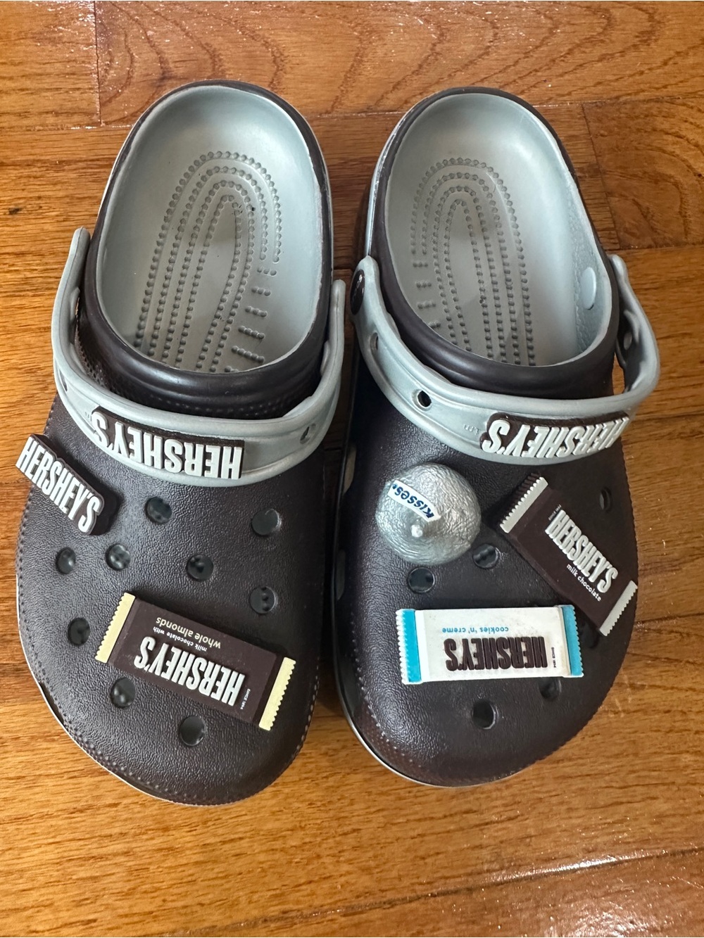 CROCS x HERSHEY’S Classic Clogs Women’s 8 Brown Gray Chocolate Limited Edition